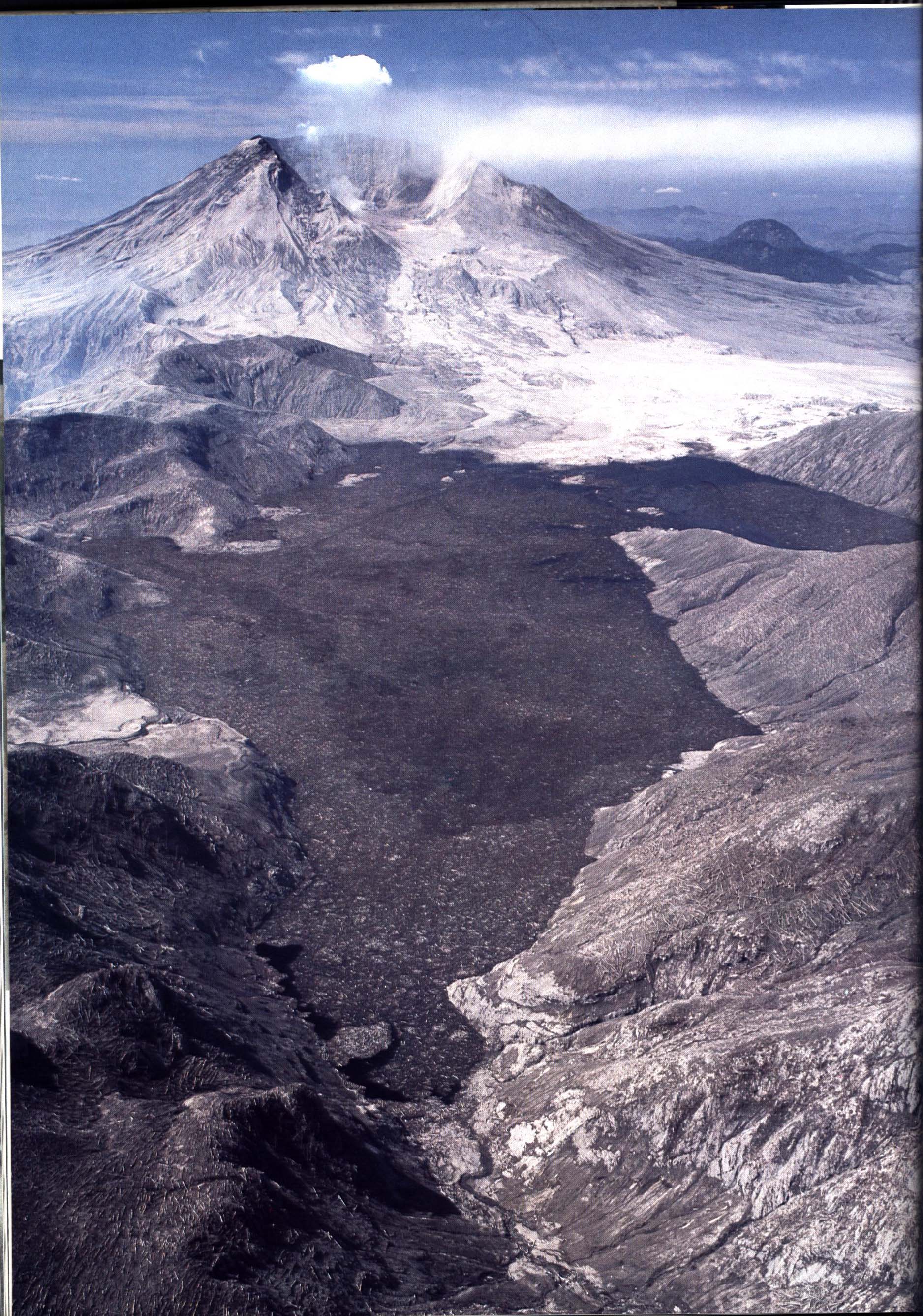 MOUNT ST. HELENS: a changing landscape.GRAR4927h